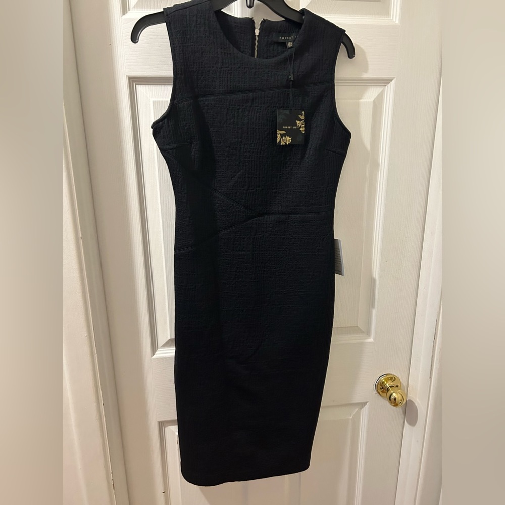 Forest lily jacquard sheath dress. NWT size 8.
